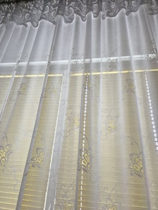 Перде - бяло на цветя