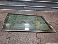 Geam fix lateral stanga spate VOLKSWAGEN PASSAT Estate (3B5) [ 1997 - 2001 ] TDI (AJM, ATJ) 85KW|115HP OEM 3B9845297J