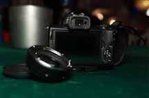Canon M50 Mark II - cu sau fara adaptor Viltrox EF-Eos cu lentila