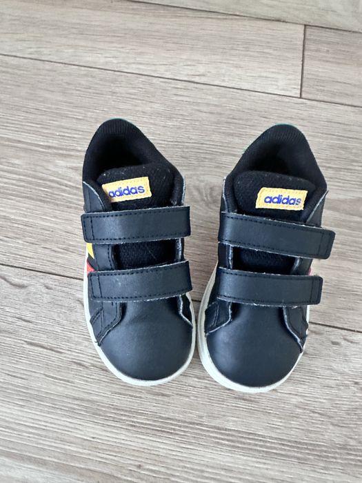 Маратонки Адидас 23номер