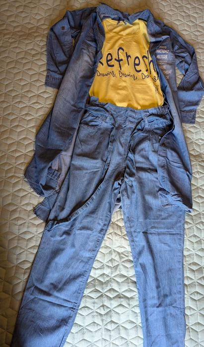 Комплект комбиниран от мен дънки със ризка