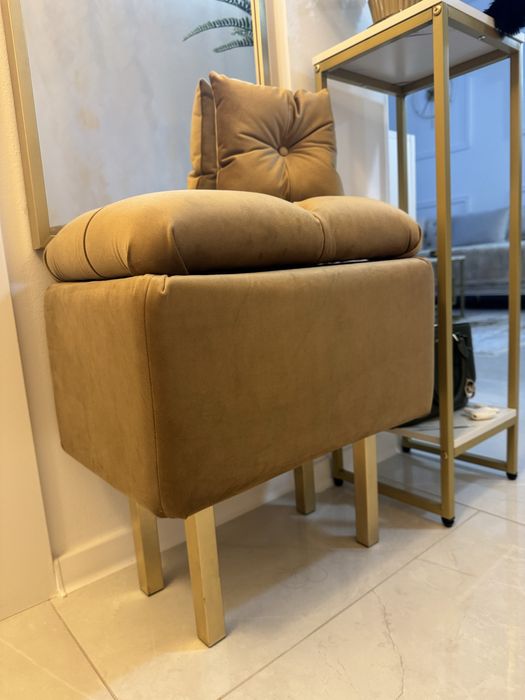 Bancuta tapitata cu lada de depozitare