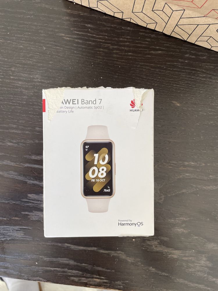 Huawei band 7 чисто нов