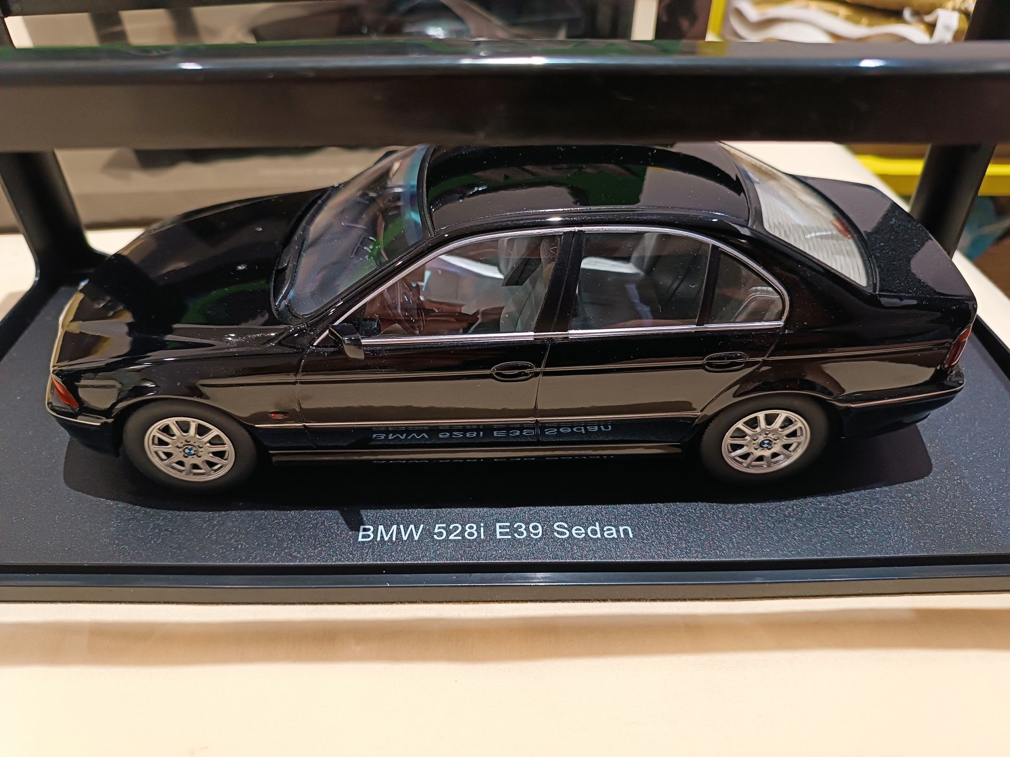Bmw 528i E39 1:18
