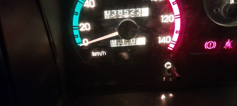 Holati yangi, gaz bor, mejigar oʻrnatilgan, chexol polik qilingan,