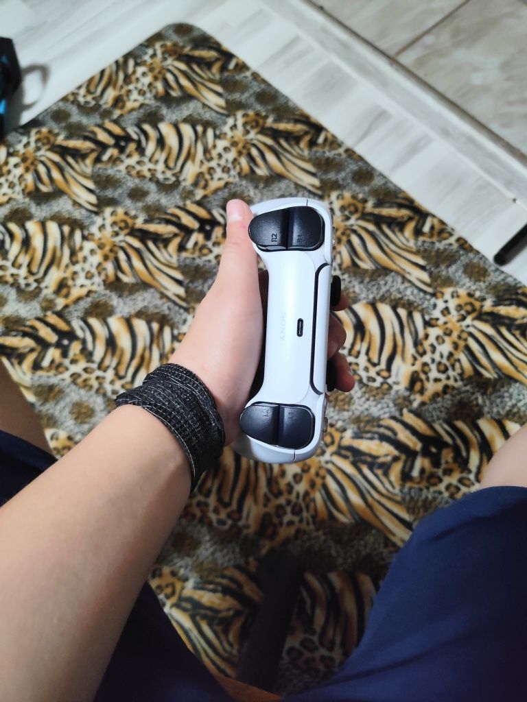 Maneta ps5 ca noua