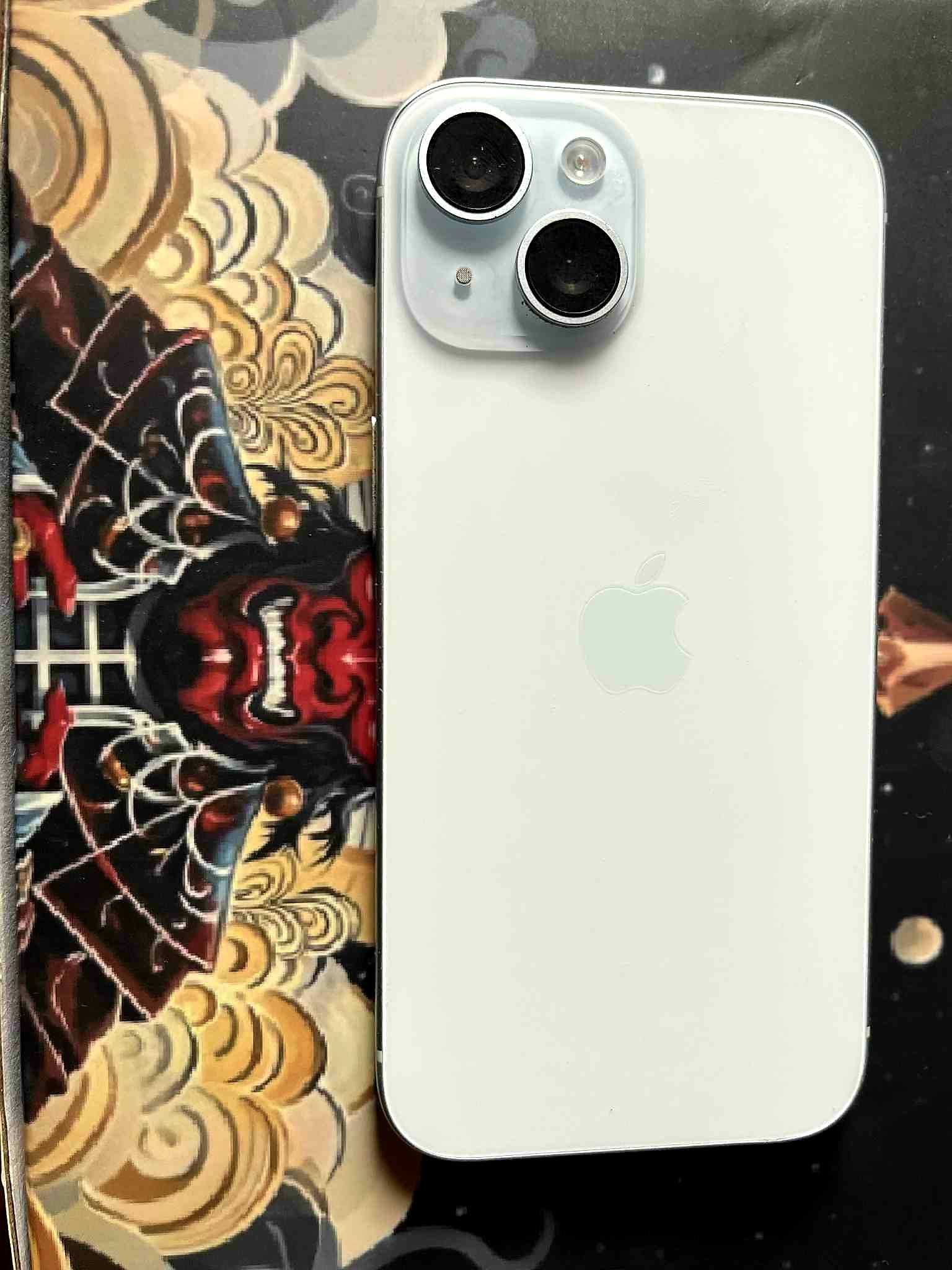 Изключително запазен и поддържан Iphone 15 128GB