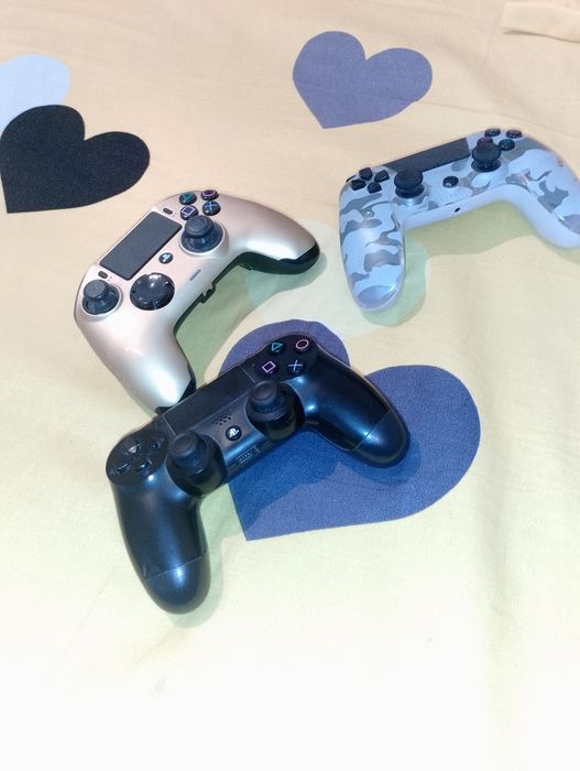 Vând PS4 pro aproape nou