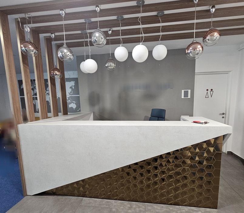 De vânzare – Recepție modernă + candelabre design premium

Perfectă p