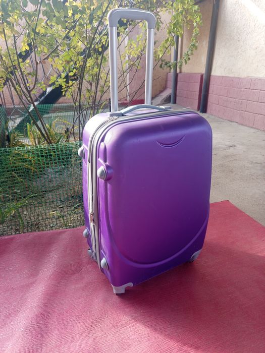 Фирменный/ чемодан / .