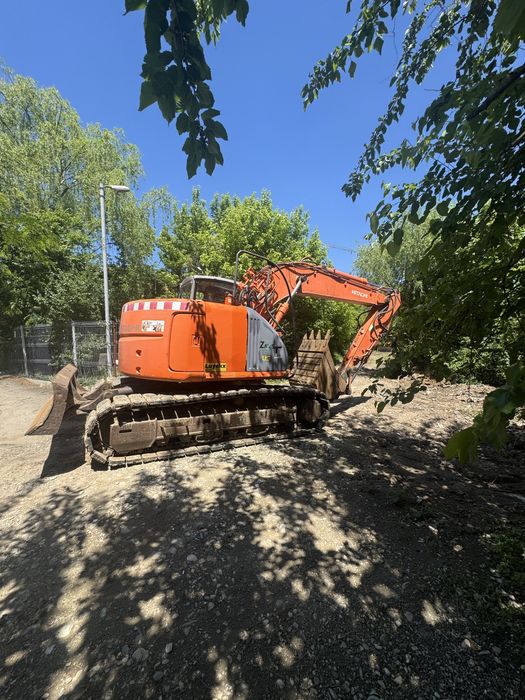 Inchiriere excavator 22 to pe roti, 14 to pe senile cauciuc, Cilindru