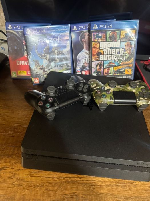 Продам PS4 1TB в отличном состоянии
