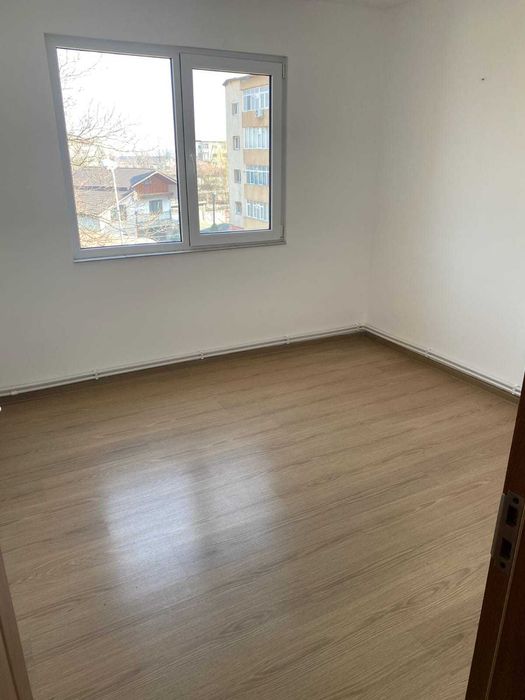 Vand apartament 4 camere