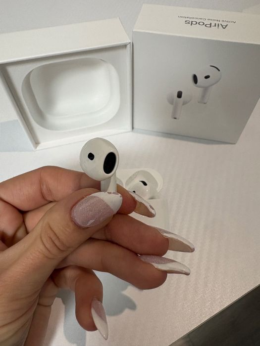 AirPods 4 with ANC - ОРИГИНАЛНИ Нови на 2 месеца.