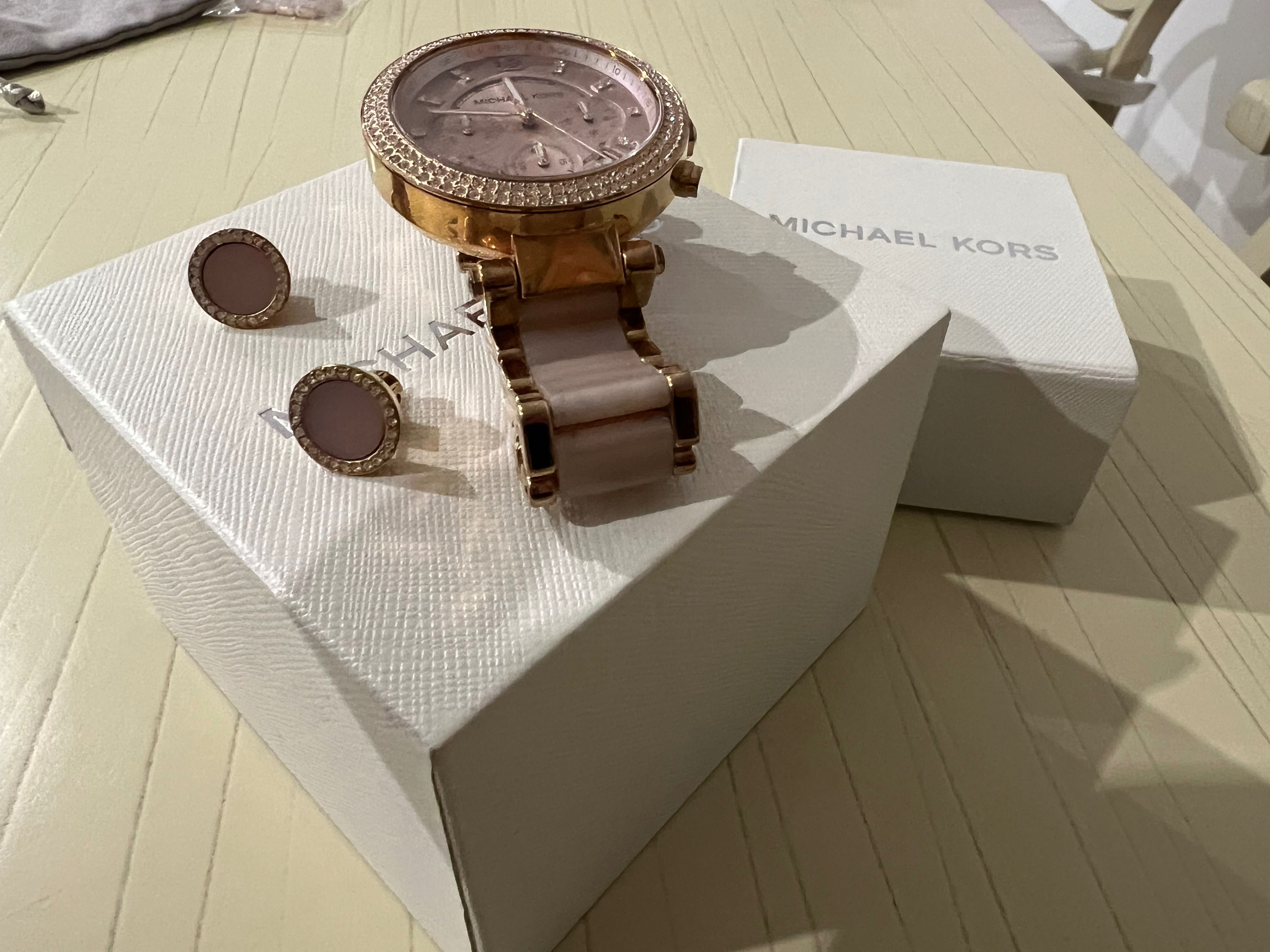 Комплект часовник и обеци на Michael Kors