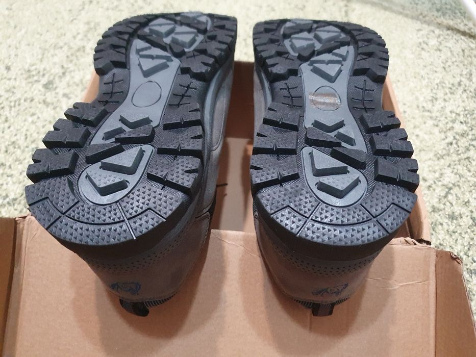 Pantofi noi 41-42