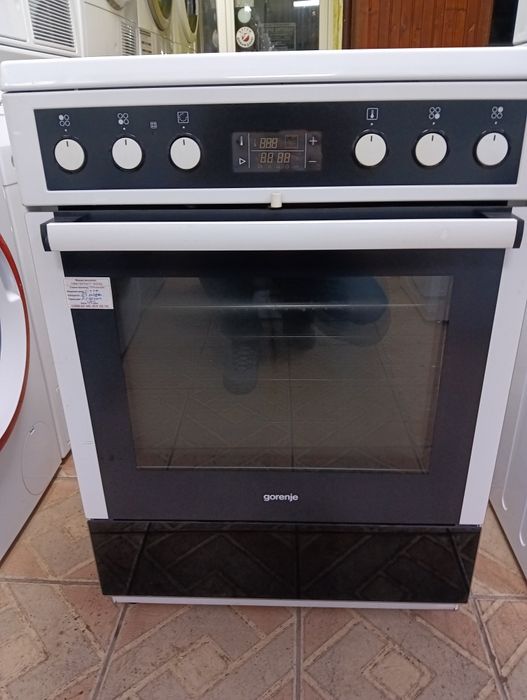 Свободно стояща печка с керамичен плот Gorenje с 2 години Гаранция