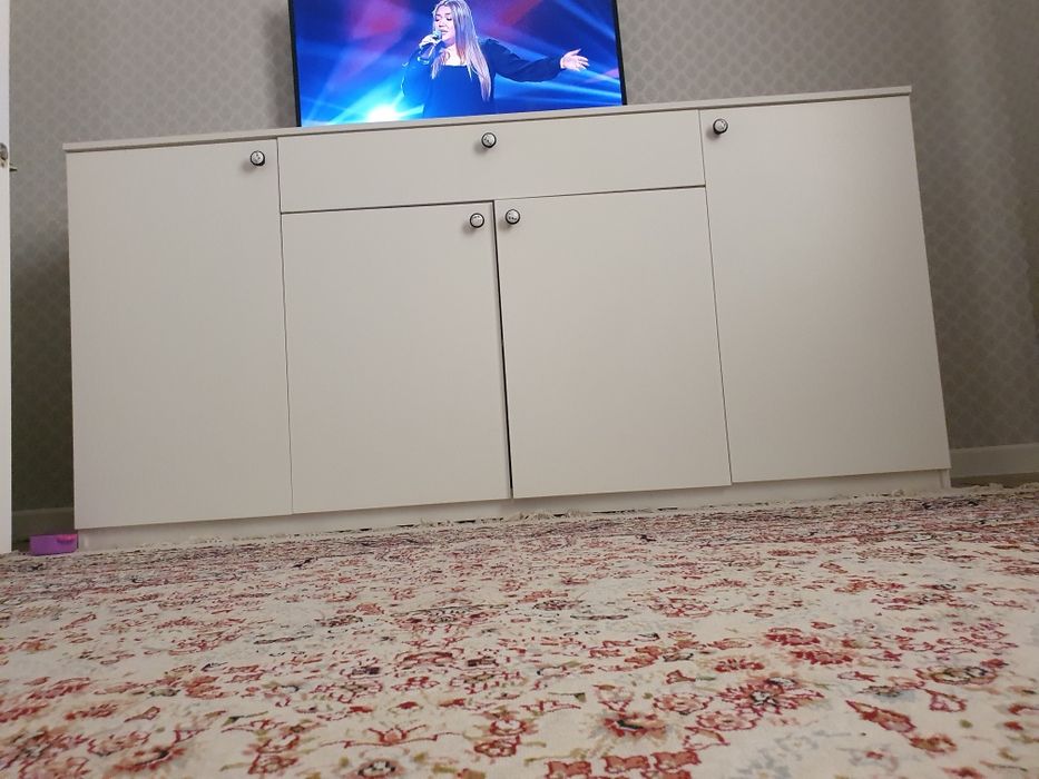 комод новый для гостиной.