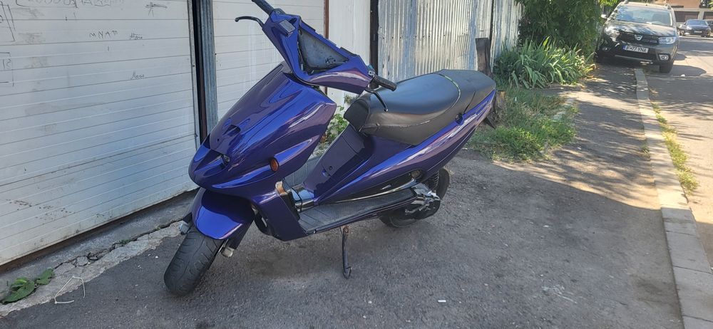 Vând yamaha aerox și malaguti f12