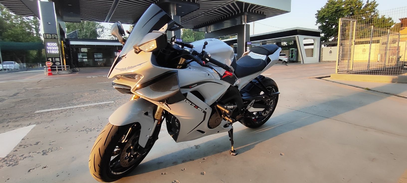 Мотоцикл QJ Motor 600RR