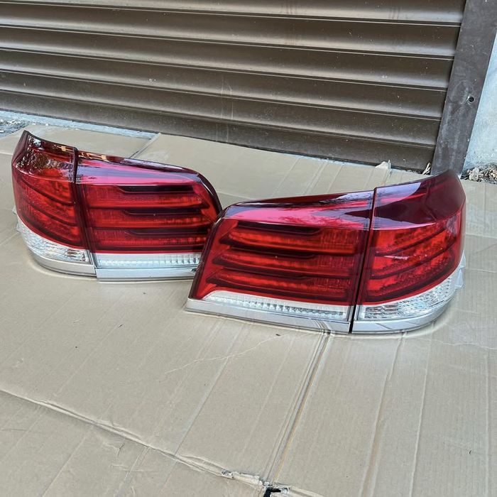 Фонарь задний Lexus LX570 / 12-15г