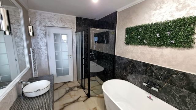 Casa la rosu sau la gata în Sorogari Aroneanu