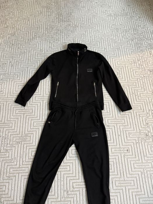 Продаю спортивку Armani