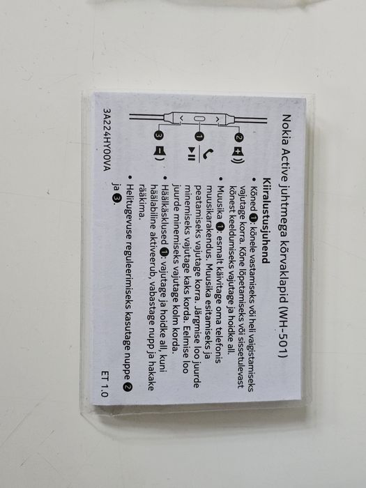 мобилен телефон Nokia 2720 Flip и слушалки Nokia Active WH-501