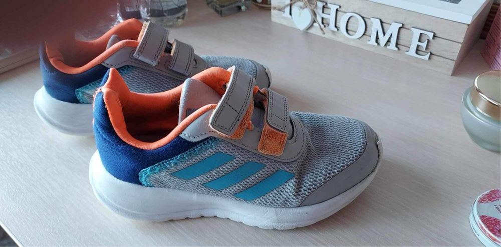 Детски adidas номер 31 с лека забележка