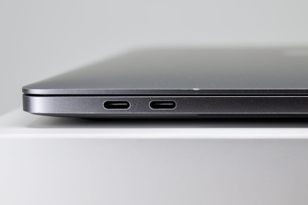 MacBook Pro 15" 2017 Touch Bar – i7 2.8GHz / 16GB RAM / 256GB SSD