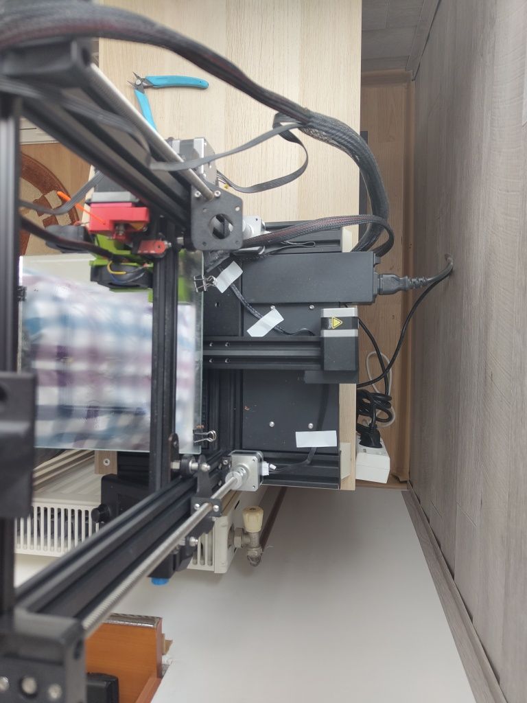 Imprimanta 3D Ender 3V2 modificata - preț NEGOCIABIL