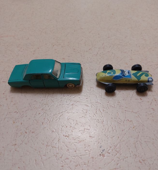 Метални колички: matchbox и руски