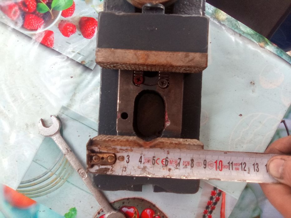 Lanț automacara cu 2 carlige la 210 cm și o menghina mica