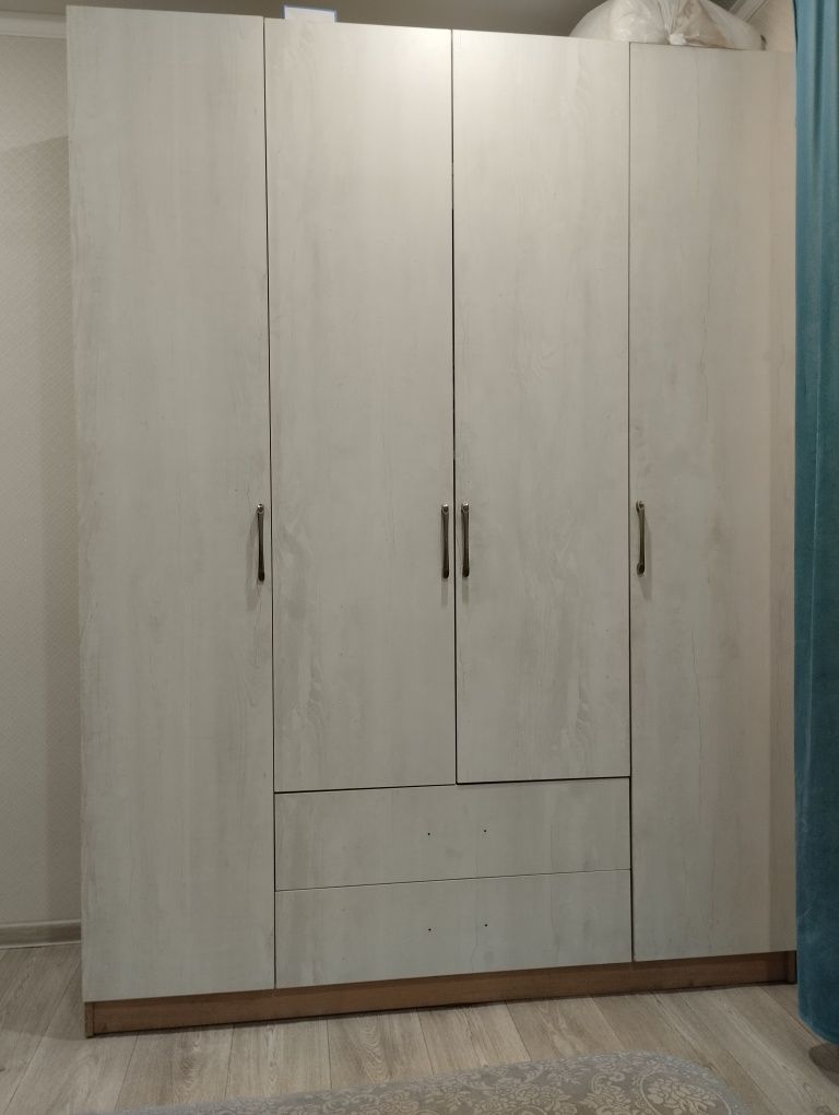 Продается шкаф для спальни срочно