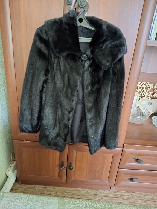 Продам норковую шубу автоледи