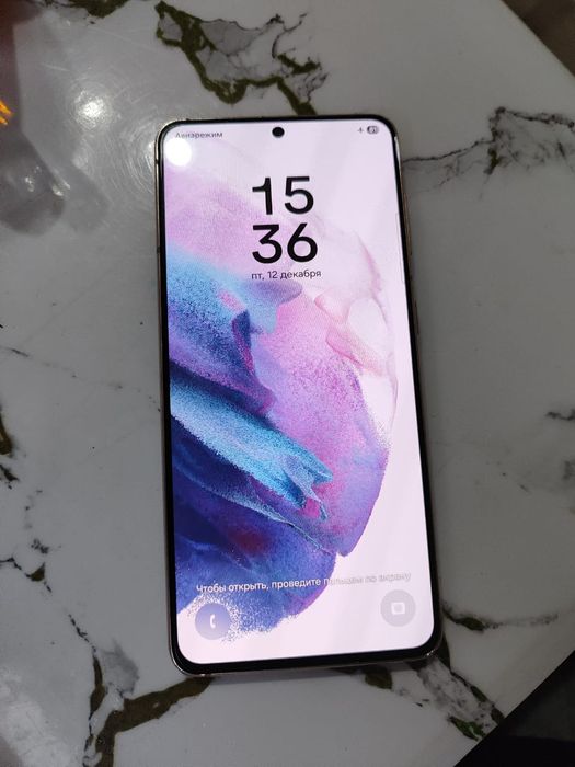 SAMSUNG GALAXY S 21 в отличном состоянии/все работает без трещин и тд.