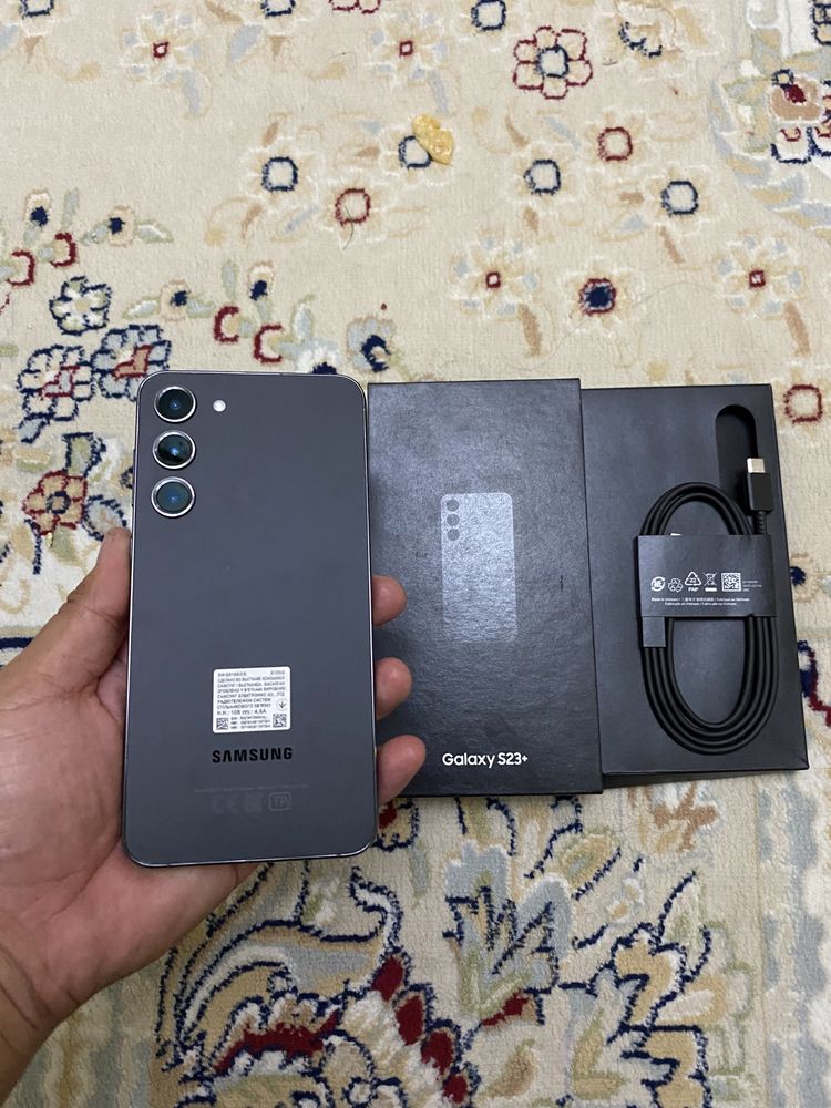 Samsung. S23 plus.  12/512