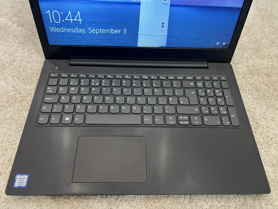 Laptop Lenovo V130