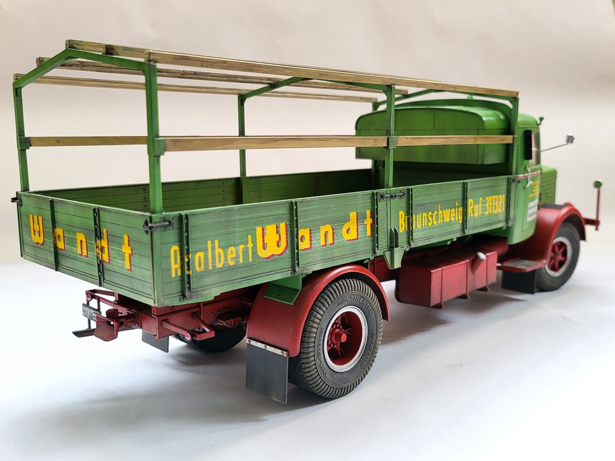 Model camion Bussing 8000 S13 scara 1:24