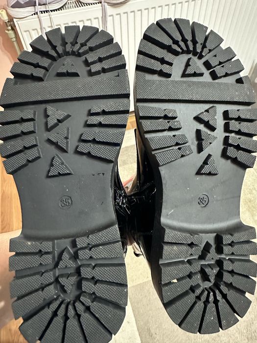 Ботуши  лачени 35 номер