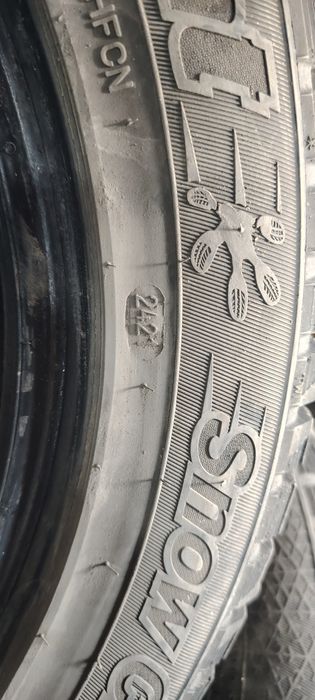 Продам комплект зимней резины в отличном состоянии