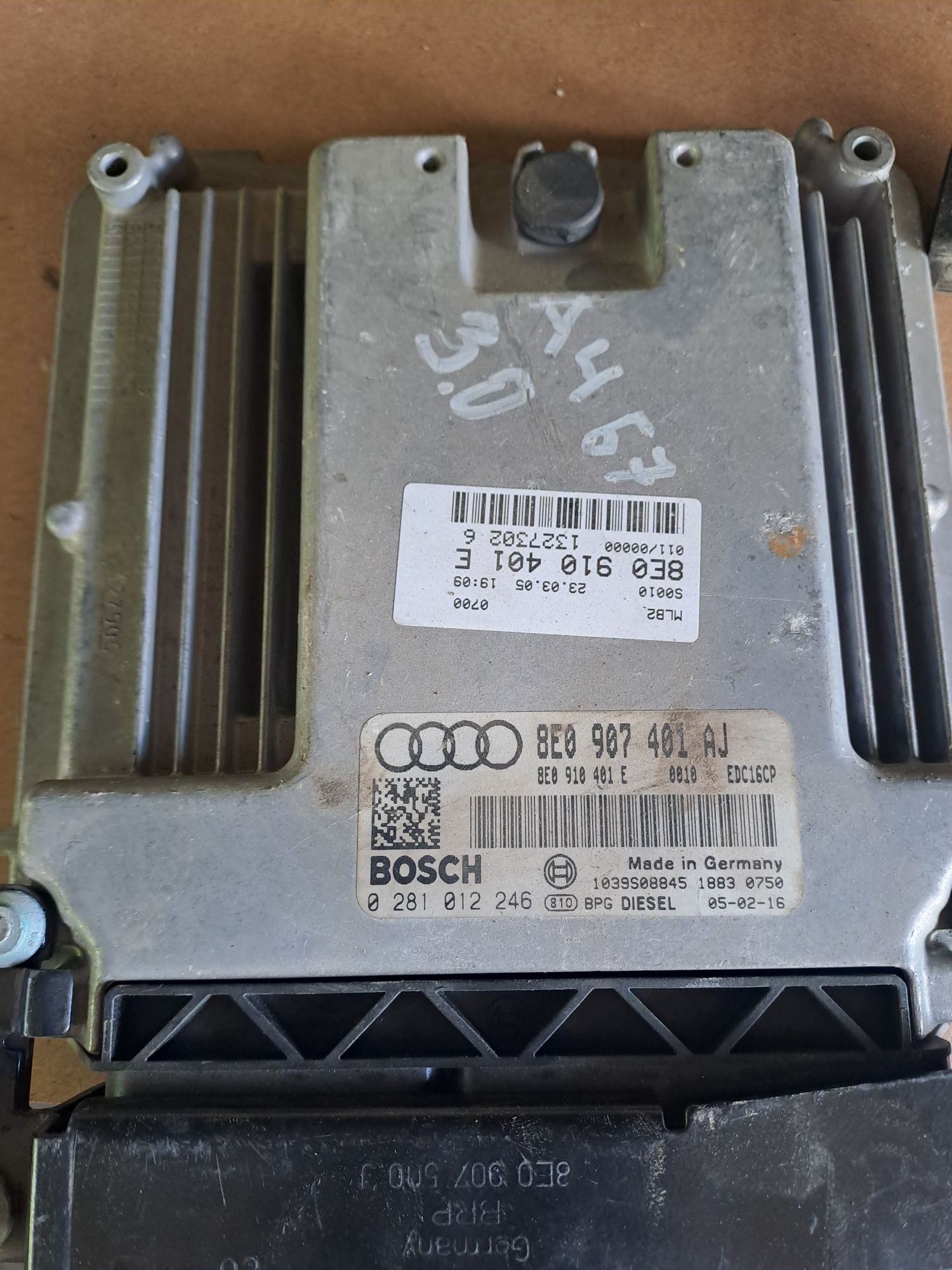 Комютър двигател Audi A4 B7 3.0 204 HP  8E0 907 401 AJ