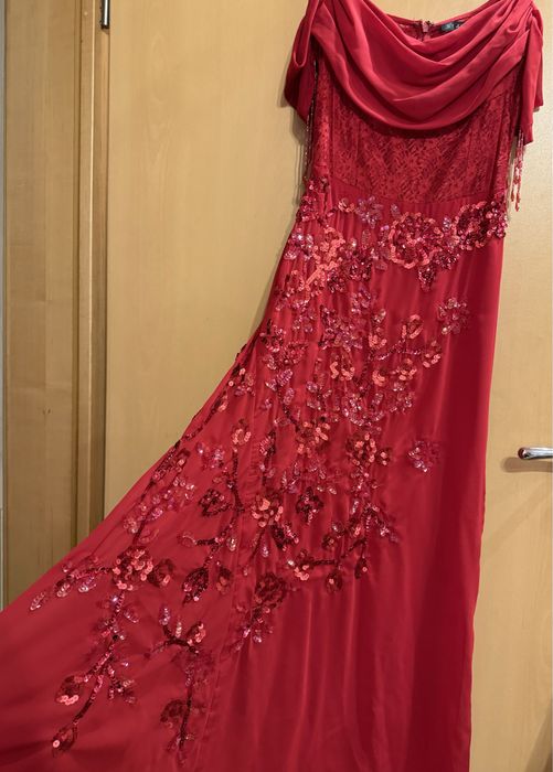 Rochie lunga eleganta rosie bust dantela cu margelute marime 38