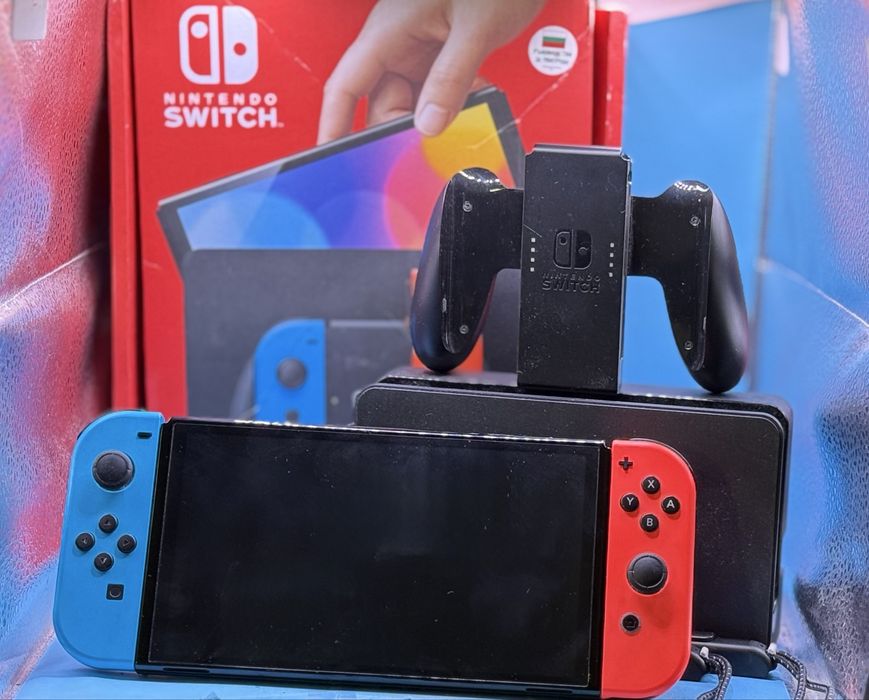 Nintendo Switch OLED + 3 игри + калъф Zelda + аксесоари + VR очила