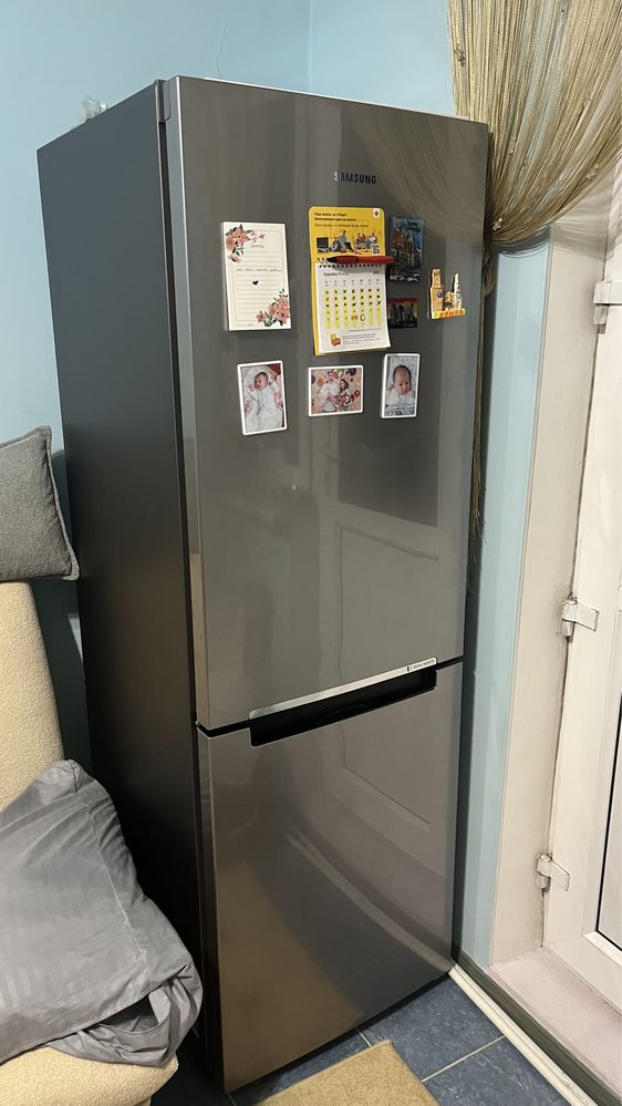 Продам Холодильник Samsung RB30A30N0SA/WT серый