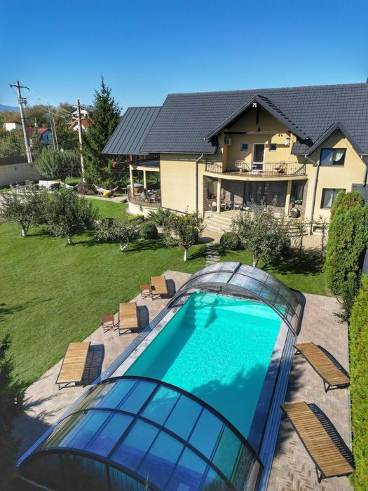Vilă cu piscină încălzită si ciubăr la Brașov|10 persoane|Orchard Vila