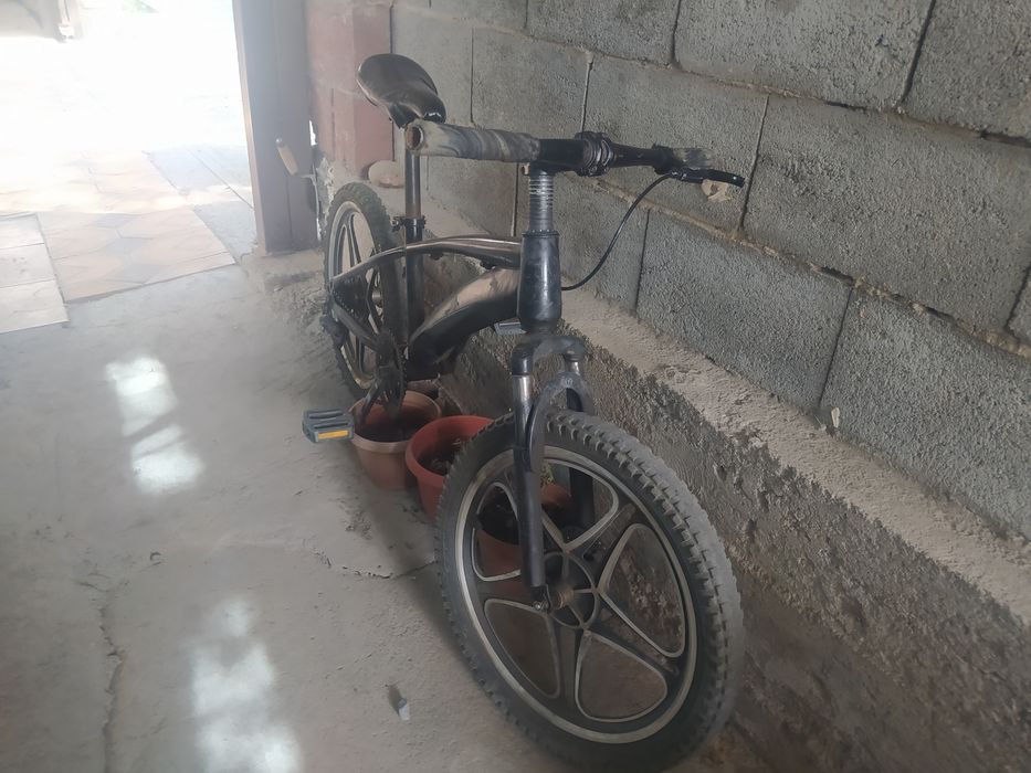 Продам велосипед и трюкавой самокат