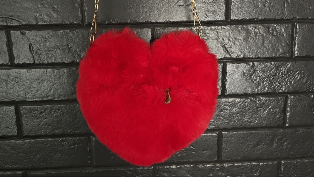 Плюшена чанта във формата на сърце