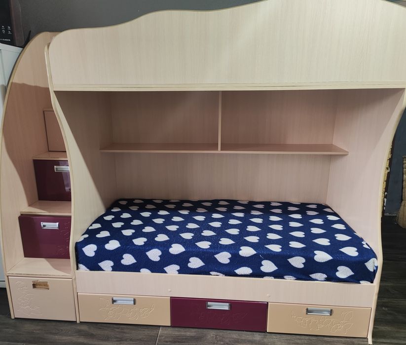 Двухъярусная кровать