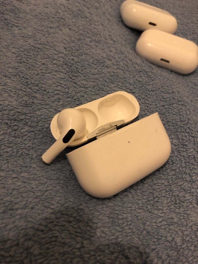 3 perechi Apple Airpods Pro